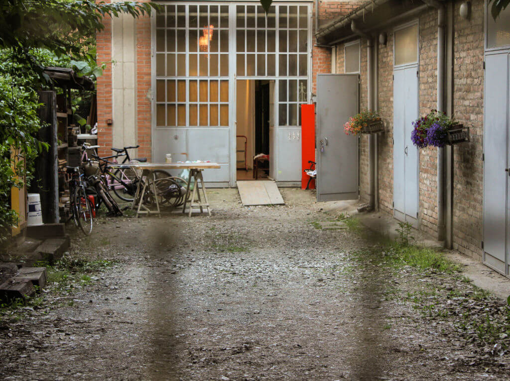 Checkpoint Charly. Gli artisti della porta accanto