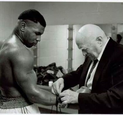 “Fuori dal ring tutto è così noioso”. Intervista a The Boxing Analyst